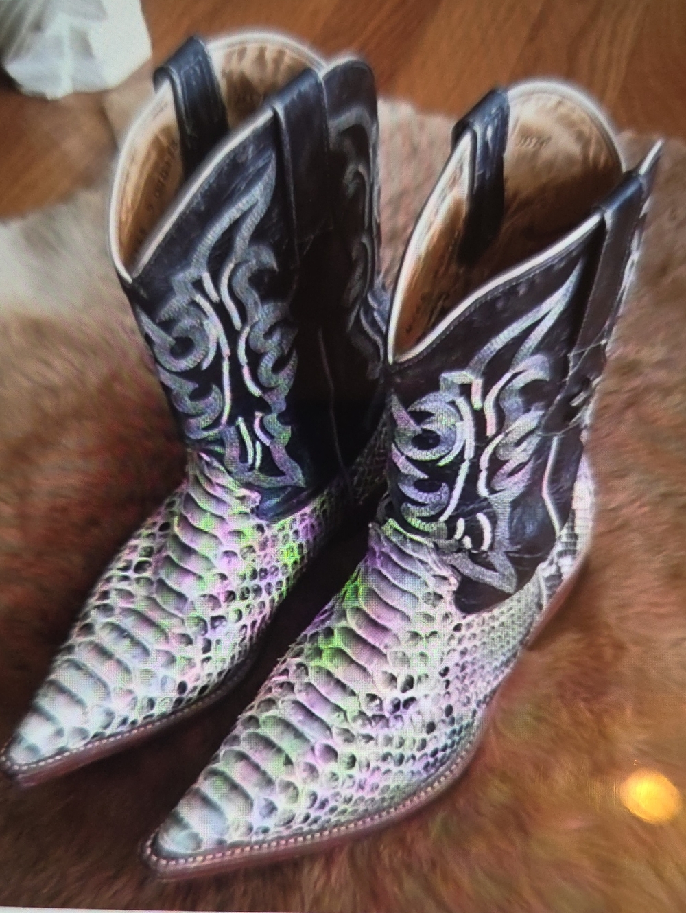 Iridescent Snake-Scale Pointed Western Boots - Black & Multi